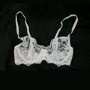 VICTORIAS SECRET Gold Label 34B White Lace Bra Vtg